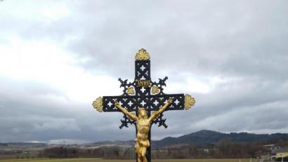 Bild: jzk
Wo steht dieses Wegkreuz? Es ist ein markanter Punkt des Kinder- und Familienkreuzwegs im Freien.