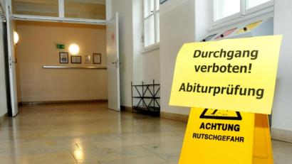 Archivbild: Stephan Huber
Bald ist es wieder soweit: Für die Gymnasiasten in Bayern sollen am 12. Mai die Abiturprüfungen beginnen. Doch die Vorbereitung läuft in Coronazeiten anders ab als sonst.