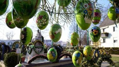 Bild: AMB
Am Ostersonntag wird es überwiegend sonnig mit ein paar Wolkenfeldern, dazu bleibt es trocken, sagt Wetterexperte Andy Neumaier.