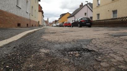 Bild: Wolfgang Steinbacher
Der Eisbergweg im Eisberg-Viertel ist keine Ausnahme. Mehrere Straßen sind in Amberg in einem ähnlich schlechten Zustand.