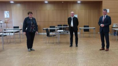 Bild: Hirsch
Erster Polizeihauptkommissar Markus Schmitt (rechts) stellte den Bürgermeistern Walter Schauer, Anita Forster, Albert Krieger und Martin Birner (von links) den Sicherheitsbericht 2020 vor.