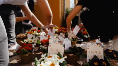Bild: Dominik Lenz
Freiwillige Helfer überraschen mit ihren Osternestern die Senioren in Alten- und Pflegeheimen in Amberg und im Landkreis.