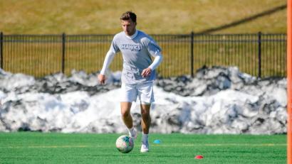 Bild: Privat
Jonas Lindner beim Training Ende Februar im Trainingstrikot der Monmouth Hawks. Da lag noch Schnee am Rande des Fußballfeldes.