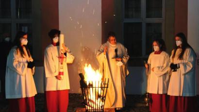 Bild: do
Die Segnung des Osterfeuers steht symbolhaft für das Lichtwerden durch die Auferstehung Christi.