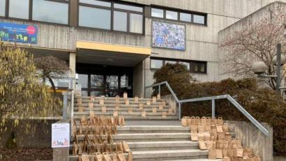 Bild: Lena Zeitler/exb
Die Osteraktion des Ortsjugendwerks der AWO Windischeschenbach kommt sehr gut an.