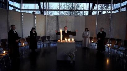 Bild: Alexander Unger
Pfarrer Bernd Schindler (Mitte) feierte die Osternacht im Martin-Schalling-Haus. An seiner Seite waren (von links) Pfarrer Joachim von Kölichen, Pfarrerin Julia Sollinger, Diakonin Veronika Fleps und Pfarrer Matthias Weigart.