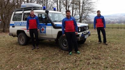 Bild: sgö
Das neue Spitzentrio bei der Bergwacht bilden (von links) Zweiter Stellvertreter Simon Höfler, Bereitschaftsleiter Johannes Grötsch und Erster Stellvertreter Christian Kaula.