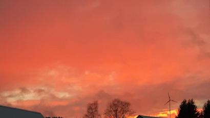 Bild: gis
In Hüttstadl gab es nach einem Schneesturm ein beeindruckendes Abendrot zu sehen.