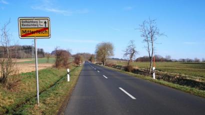 Bild: lnz
Einen Fußweg wünscht sich Matthias Gradl (WG Zukunft) in der Verlängerung der Großbüchlberger Straße vom Mitterteicher Ortsende aus bis zur Abzweigung der Flurbereinigungsstraße nach Pechofen. Denn auf diesem Abschnitt seien häufig Fußgänger auf der Fahrbahn unterwegs.
