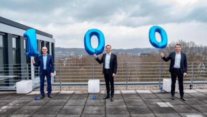 Bild: Angelika Reitinger/Bayernwerk AG
Die Bayernwerk-Vorstände Egon Westphal (von links), Reimund Gotzel und Andreas Ladda blicken zum Jubiläum auf die 100-jährige Unternehmensgeschichte zurück.