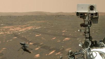 Bild: -
Der Nasa-Rover „Perseverance“ (r) neben dem Mini-Hubschrauber „Ingenuity“ auf dem Mars. Foto: NASA/JPL-Caltech/MSSS/dpa