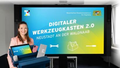 Bild: Bayerisches Staatsministerium für Digitales/exb
Das Projekt „Digitaler Werkzeugkasten 2.0“ startet auch im Landkreis Neustadt/WN.