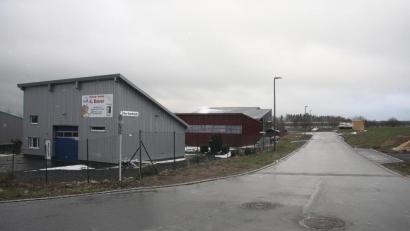 Bild: wro
Zwei neue Straßen hat der Marktrat per Beschluss gewidmet: die Obere Gewerbestraße (Bild) und die Untere Gewerbestraße, etwas weiter unterhalb entlang der Gütterner Straße.