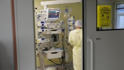 Symbolbild: Hartl
Am Klinikum Weiden werden aktuell auf der Intensivstation 15 Patienten mit einer Covid-19-Erkrankung behandelt.