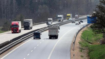 Bild: Gerhard Goetz
Zwischen den Anschlussstellen Schwandorf-Süd und Teublitz wird die Fahrbahn erneuert. Die Bauarbeiten laufen am kommenden Montag an.
