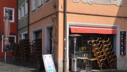 Bild: Kunz
Leere Stühle, leeren Lokale. Gegen das triste Bild in der Fußgängerzone wollen die Weidener Gastronomen Lösungen aufzeigen.