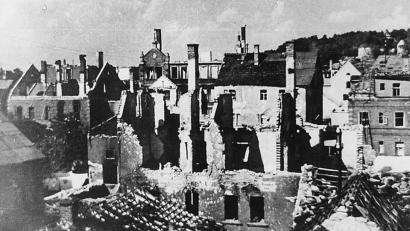 Archivbild: Foto Schwarz
Ruinen, Trümmer, Schutt: Nach dem Bombenangriff vor 75 Jahren hatte sich Schwandorf in einen Ort der Zerstörung verwandelt.