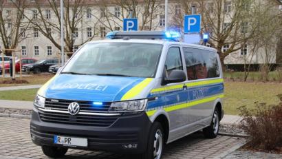 Bild: Polizeipräsidium Oberpfalz
Mehrere Oberpfälzer Polizeidienststellen haben neue Kombi-Dienstfahrzeuge erhalten, auch die Amberger Polizisten dürfen sich über ein neues Gefährt freuen.