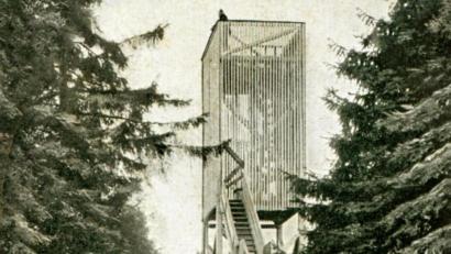 Archivbild: Josef Wiche/exb
1921, also vor 100 Jahren, stürzte dieser Holzturm auf dem Ochsenkopfgipfel ein.