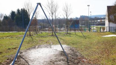 Bild: njn
Der Spielplatz am Kreinzel: Die bei Familien ungemein beliebte Seilbahn ist mit einigen Bäumen schon im vergangenen Jahr auf den Ersatzplatz verlegt worden.