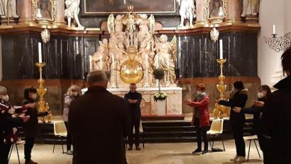 Bild: Pfarrei Waldsassen/exb
Eine neue Erfahrung war der Körpergebetsabend in der Basilika.