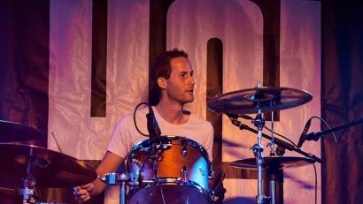 Bild: Hans Höcherl/exb
Hannes Gilch live on Stage. Der MiVoh-Vorsitzende ist mit seinen 29 Jahren tatsächlich schon zu alt für den aktiven Kern der geplanten Jugendmusikszene. Er will sich im Hintergrund halten.
