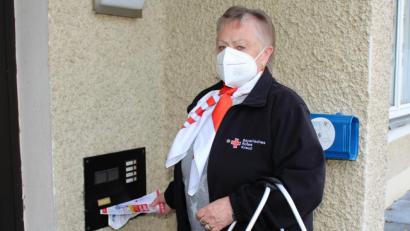Bild: fks
Anita Savidis wird etwa 300 Spendenbriefe ehrenamtlich in Krummennaab verteilen.