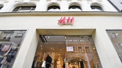 Bild: Petra Hartl
In der Amberger H&M Filiale darf momentan nur mit Termin und negativem Test geshoppt werden.