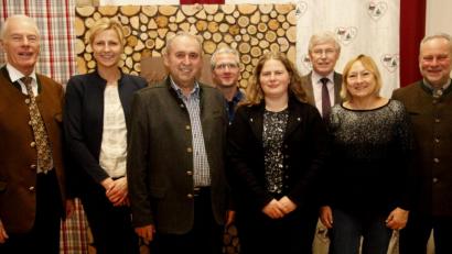 Bild: Hirsch
Bei der Jahresversammlung der Waldbesitzervereinigung Nabburg-Burglengenfeld sprachen Arnold Kimmerl, Katrin Kreckl-Kerckhoff, August Steinbauer, Erwin Schlagenhaufer, Yvonne Wolfrum, Georg Mayer, Dr. Gabriele Lobinger und Alwin Kleber (von links).
