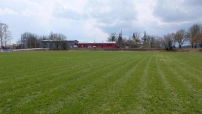 Bild: le
Von der Plößberger Straße aus sieht man gut das nagelneue Flosser Feuerwehrhaus.