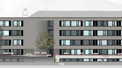 Bild: dp architekten Greßmann Söllner Partnerschaft mbB
Im Süden stellt sich der 84 Meter breite und fast 14 Meter hohe Erweiterungsbau vor die Pestalozzi-Schule. Der Neubau erhält eine robuste hellbraune Klinkerfassade, die als besonders wartungsarm gilt.