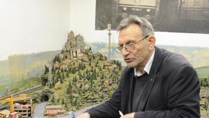 Archivbild: Kunz
Horst Scheiner leitet das Weidener Eisenbahnmuseum. Obwohl er dürfte, kann und will er derzeit nicht für Besucher aufmachen. Schuld sind die Inzidenzwerte in Weiden.