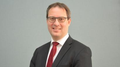 Bild: Regierung der Oberpfalz
Florian Luderschmid, nachdem er das Amt des Regierungsvizepräsidenten antrat.