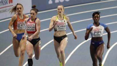 Bild: Czarek Sokolowski/dpa
Corinna Schwab (Zweite von rechts) im Vorlauf der 400 Meter bei der Hallen-Europameisterschaft in Polen.