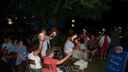 Archivbild: krb
Neustadt leuchtet. So unbeschwert ging es jahrelang bei den Serenaden in der Freizeitanlage zu. Die Stadträte fürchten, dass dies heuer sehr selten, wenn überhaupt, der Fall sein wird. 



 


------------------------------------------------------------------------
Ich verwende die kostenlose Version von SPAMfighter 
, die bisher
1344 Spammails entfernt und mir so eine Menge Zeit gespart hat.
Rund 6 Millionen Leute nutzen SPAMfighter schon