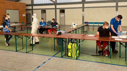 Bild: no
Geschultes Fachpersonal und eine schlanke Bürokratie versprechen die Träger der Corona-Schnellteststation in der Birglandhalle in Schwend.