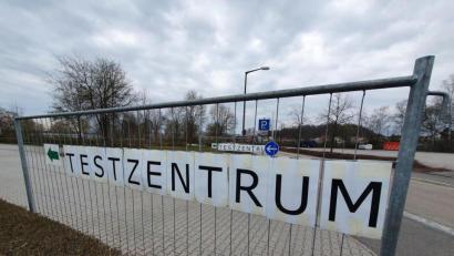 Bild: Benjamin Tietz
Das Testzentrum im Sepp-Simon-Stadion in Schwandorf wird erweitert: Künftig sind dort auch Schnelltests möglich.