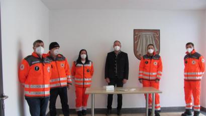 Bild: sei
Zu einer Besprechnung wegen Einrichtung der Corona-Teststation trafen sich Bürgermeister Richard Kammerer (Dritter von rechts) und die Helfer vor Ort Haidenaabtal sowie Gerd Kincl (2. v. links) vom BRK im Gemeindezentrum um die Einrichtung zu besprechen.