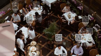 Symbolbild: Alexander Dreher/Unsplash/exb
Alexander Dreher aus Amberg will die Zettelwirtschaft bei Restaurantbesuchen in Coronazeiten beenden. Die Besucher sollen sich digital registrieren und bekommen dann einen QR-Code zugeteilt, der am Empfang gescannt wird.