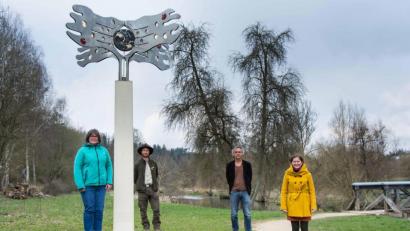 Bild: Katharina Abt, Naturpark Hirschwald/exb
Vier Gesichter, die hinter dem Projekt „Gesichter für den Klimaschutz“ stehen (von links): Isabel Lautenschlager (Geschäftsführerin Naturpark Hirschwald), Jonas Nelhiebel (Ranger Naturpark Hirschwald), Joachim Scheid (Klimaschutzkoordinator Landkreis Amberg-Sulzbach) und Corinna Loewert (Klimaschutzmanagerin Stadt Amberg.