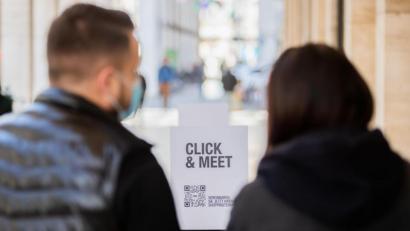 Symbolbild: Christoph Soeder/dpa
Beim Terminshopping sind ab Montag im Landkreis Tirschenreuth keine Tests mehr nötig.