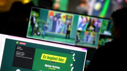 Bild: Karl-Josef Hildenbrand
"Es beginnt hier"? Mal schauen, was bei den Grünen daraus wird.