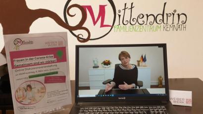 Screenshot: Familienzentrum Mittendrin/exb
Auch Elke Büdenbender, Ehefrau von Bundespräsident Frank-Walter Steinmeier, sprach per Video-Botschaft zu den Teilnehmerinnen.