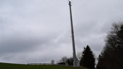 Bild: bnr
Am Zeiselberg steht ein Funkmast den bisher nur der Behördenfunk benutzt. Die Mitbenutzung durch andere Moblifunkanbieter scheiterte bisher am überbordenden Bürokratismus. Das Nachsehen haben die Kunden.
