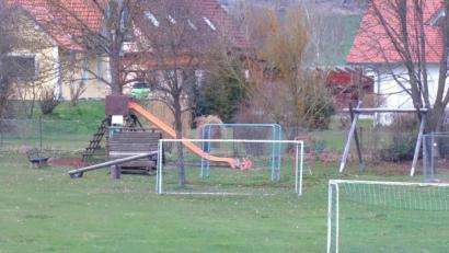 Bild: fjo
Etwas Besonderes ist der Spielplatz im Waidhauser Ortsteil Hagendorf bislang nicht. Die Vorbereitungen für ein ganz besonderes Areal mit vielen neuen Ideen sehen aber noch heuer einer Verwirklichung entgegen.