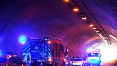 Bild: Gabi Schönberger
Nach einem Unfall kommt es im Mühlbergtunnel zu Verkehrsbehinderungen.