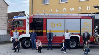 Bild: ibj
Der neue Vorstand der Feuerwehr Hahnbach mit (vorn, von links) Vertrauensmann Werner Berger, Vorsitzender Marion Bäumler, den Vertrauensleuten Christine Masek und Verena Gebert sowie (hinten, von links) Schriftführer Alexander Klier, Zweitem Vorsitzenden Marius Wawersig, Kassier Dominik Preuß, Vertrauensmann Richard Schuster und Altbürgermeister Hans Kummert.