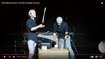Screenshot: Dagmar Williamson
Kleine und große Showeinlagen mit Überraschungseffekt: Die Double Drums trommelten im Stadttheater, was das Zeug hielt - oder hergab.
