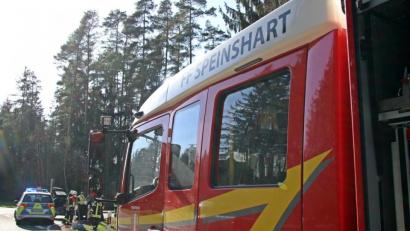 Bild: jma
Die Feuerwehr und die Polizei sichern die Unfallstelle auf der B470 ab.