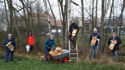 Bild: fpoz
Beim Arbeitseinsatz am Wochenende im Stadtpark dabei waren (von links) die Vorsitzende des Obst- und Gartenbauvereins Doris Deubzer, Bürgermeisterin Margit Bayer, Doris Burger von der Naturwerkstatt Steinwald, Johannes Herold vom Obst- und Gartenbauverein, Stefan Müller als Kopf der Waldershofer Öko-Gruppe und Konrad Zier vom Bund Naturschutz.